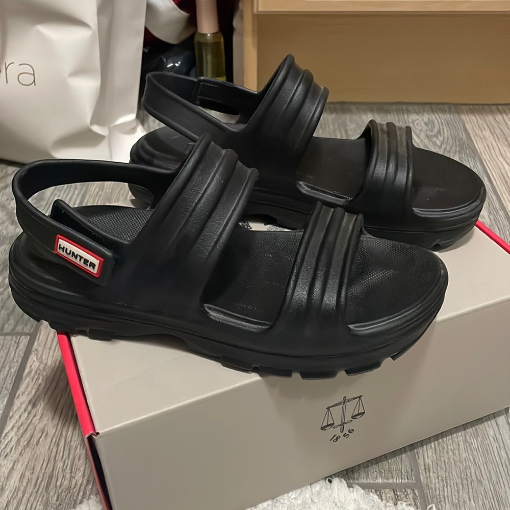 Hunter Black Sandal Size 8